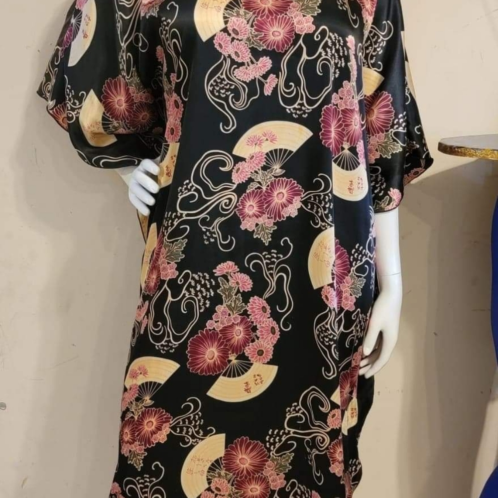 Maxi Dress , satin house dress. size 14w.